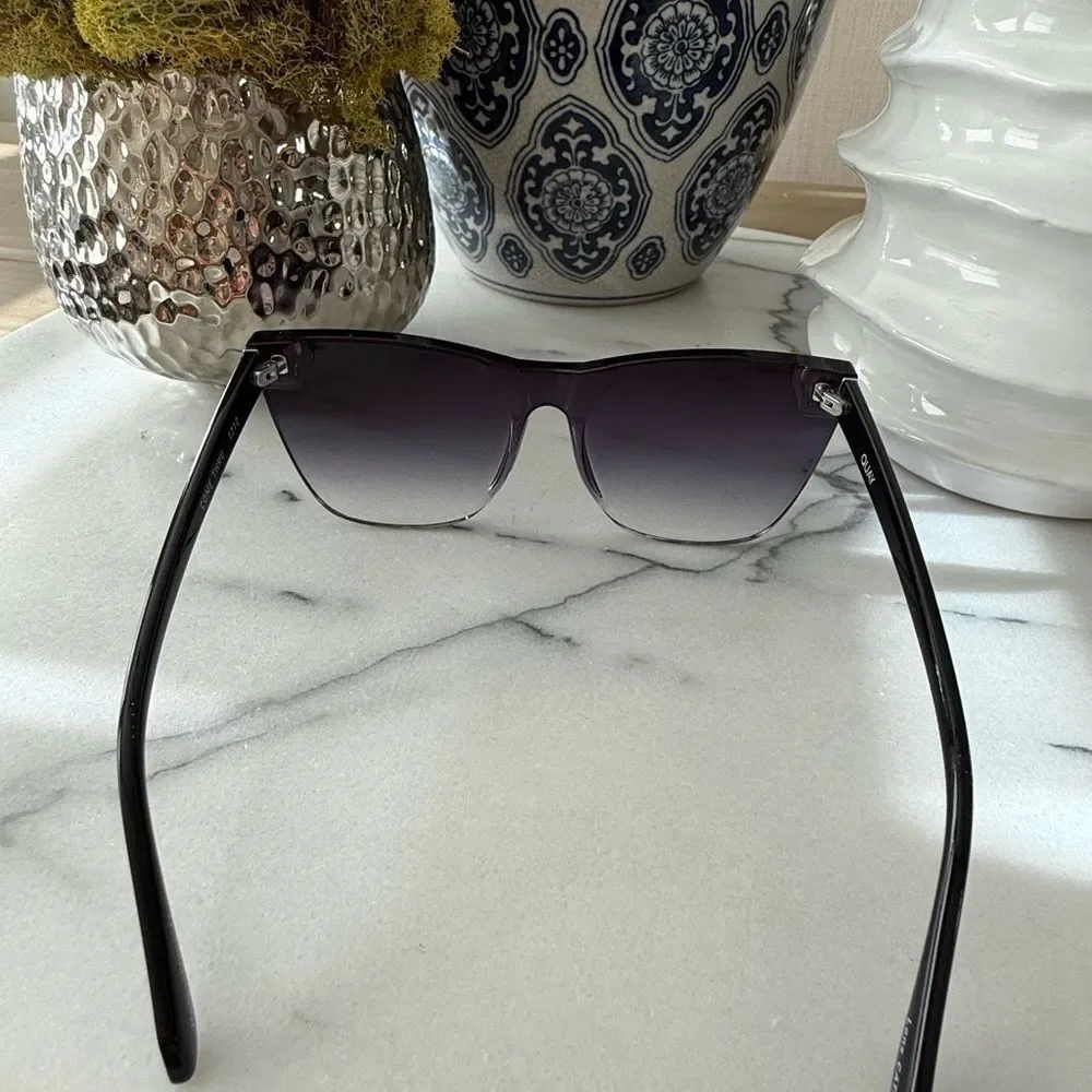 ⭐️Quay COME THRU Sunglasses